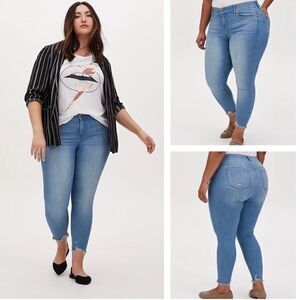 EUC SIZE 16 TORRID BOMBSHELL SKINNY PREMIUM STRETCH HI-RISE FRAYED HEM JEANS